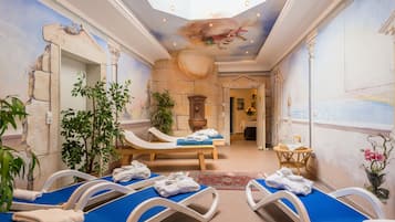 Hot stone massages, deep-tissue massages, 5 treatment rooms, massages