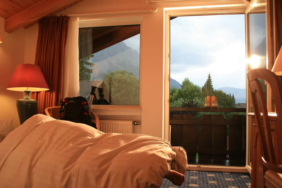 premium bedding, minibar, in-room safe, individually decorated