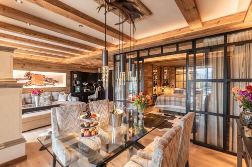 Signature Suite | Wohnbereich | Fernseher