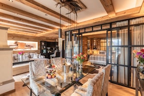 Suite Signature | Coin séjour | Télévision, chauffage par le sol