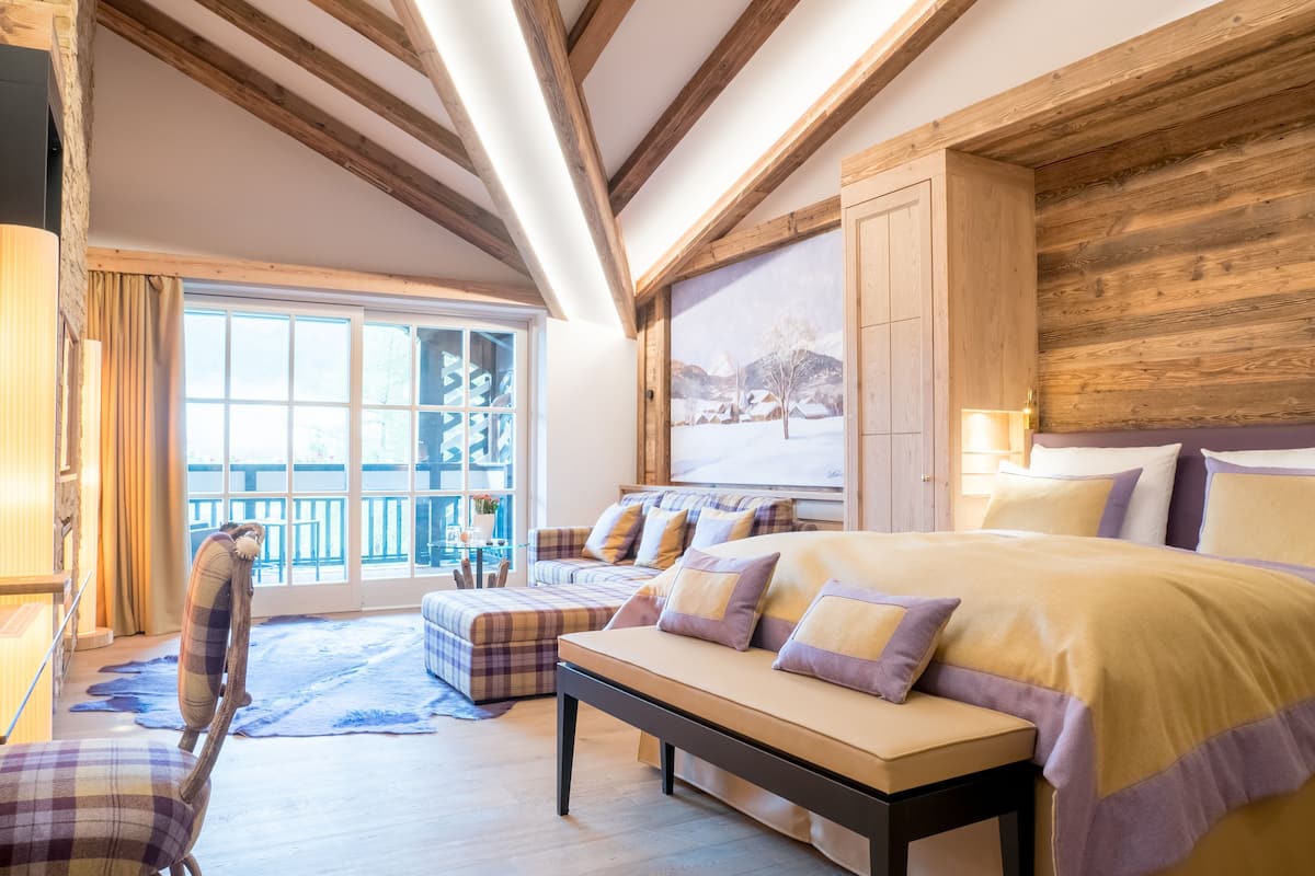 junior suite | hypo-allergenic bedding, minibar, in-room safe, individually decorated