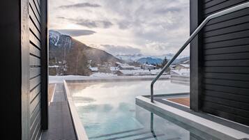 Sauna, hot tub, steam room, body treatments, aromatherapy