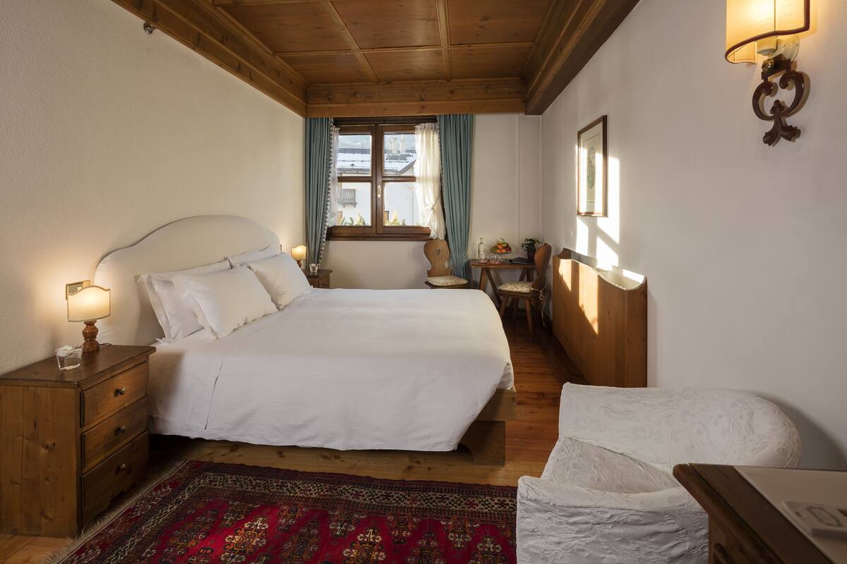 premium bedding, down duvets, pillow-top beds, minibar