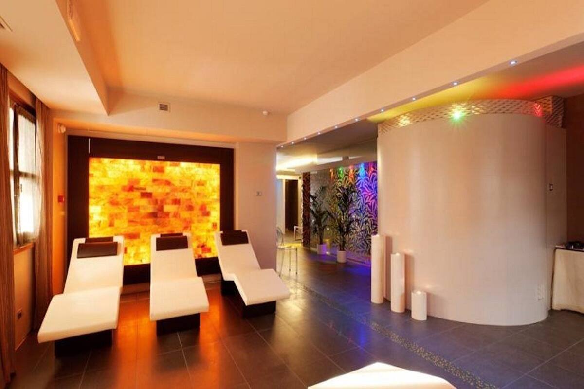 premium bedding, down duvets, pillow-top beds, minibar