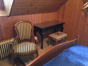 Doppelzimmer (Church View, hear bells ring)