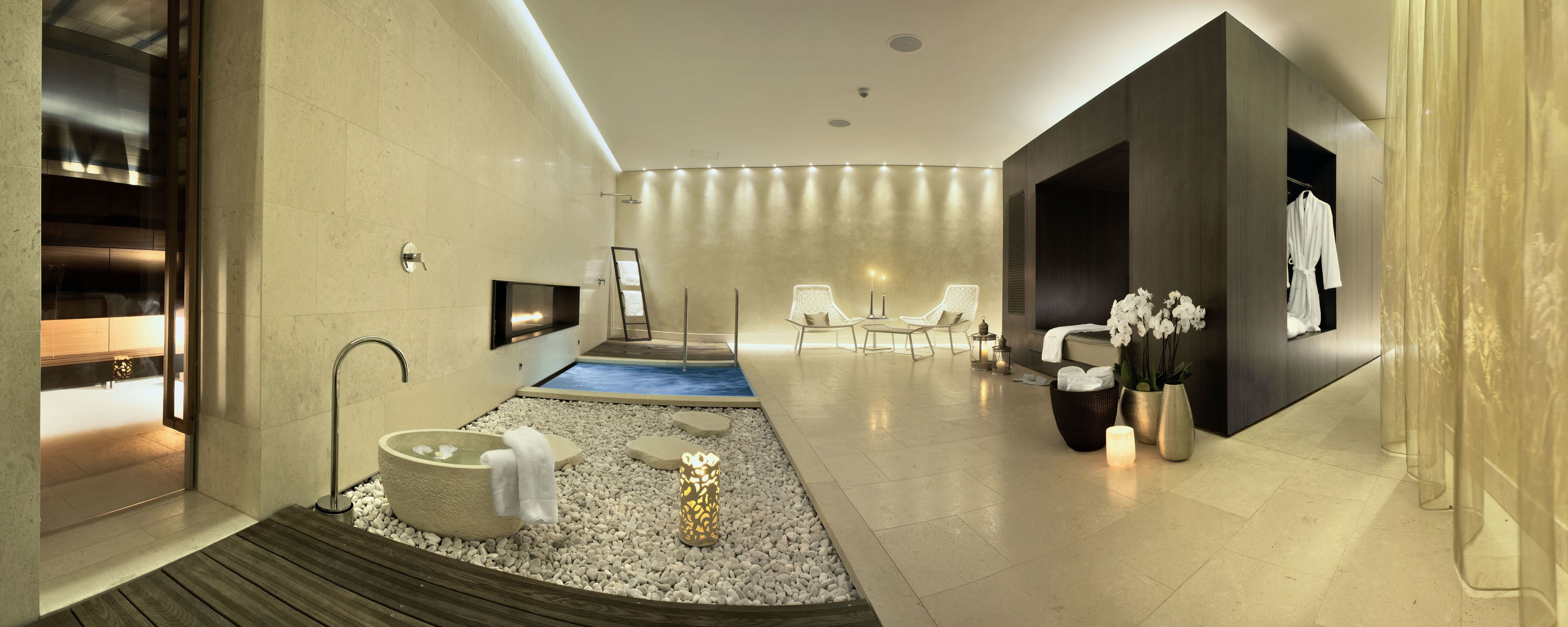 Sauna, banyera d&#x27;hidromassatge, 4 sales de tractament i massatges 