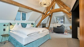 Minibar, in-room safe, desk, iron/ironing board