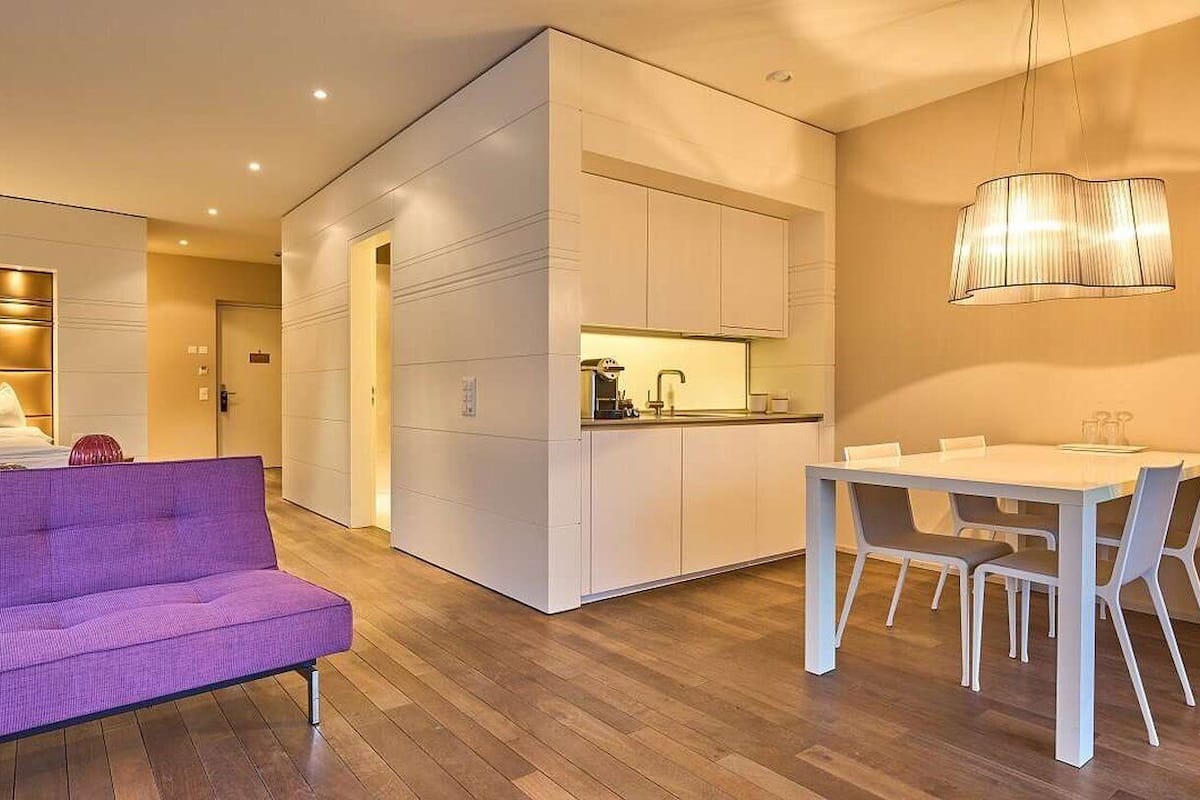 junior suite deluxe (limmathof baden hotel & private spa, badstrasse 20, ch-5408 ennetbaden) | private kitchenette | coffee/tea maker, electric kettle