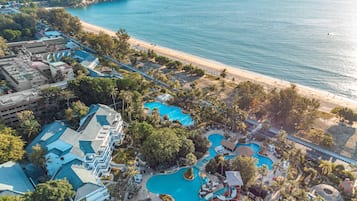 Beach nearby, white sand, beach towels