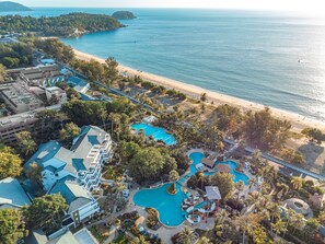 Beach nearby, white sand, beach towels