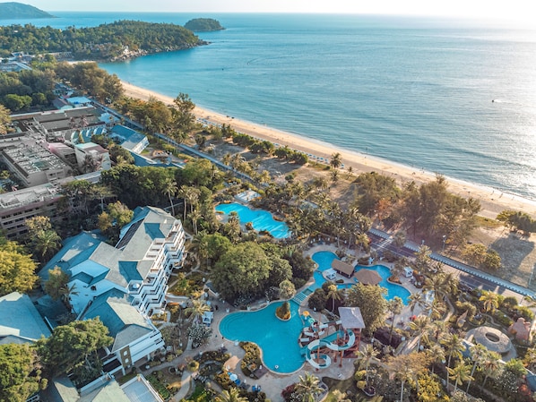 Beach nearby, white sand, beach towels