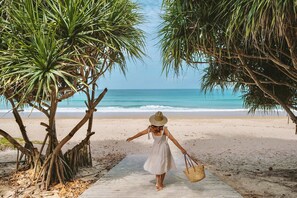 Beach nearby, white sand, beach towels