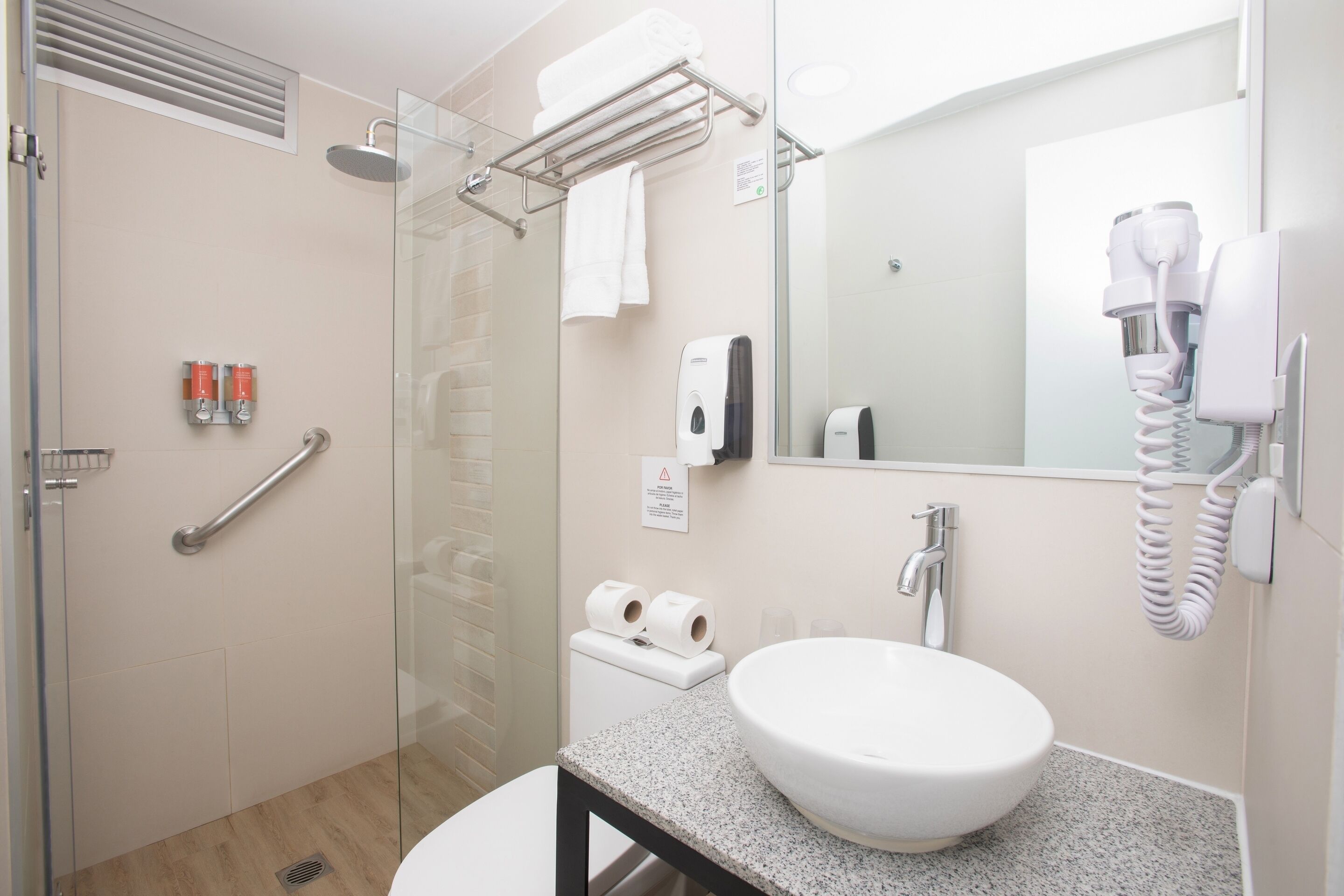 traditional room, 1 queen bed | bathroom | shower, free toiletries, hair dryer, towels