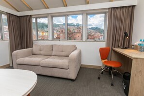1 habitación, cubrecamas y caja de seguridad en la habitación 