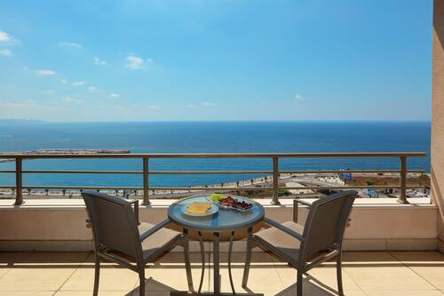 Royal Room, 1 King Bed, Sea View (Club) | Terrace/patio