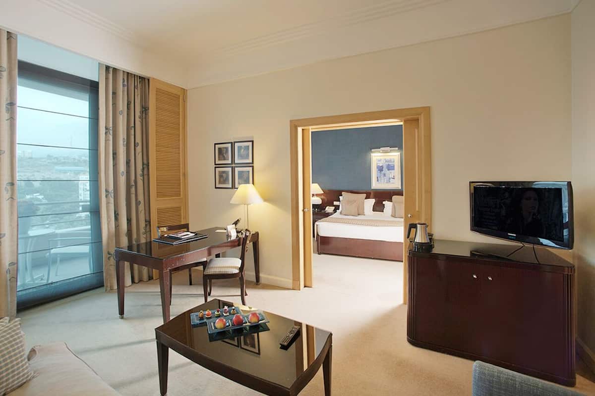 Junior Suite, 1 King Bed (Deluxe)