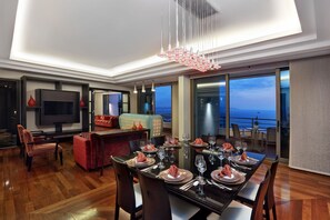 Royal-Suite, 1 King-Bett | Esszimmer