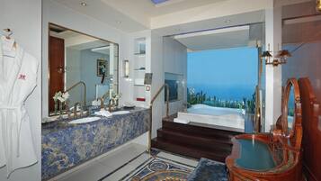 Royal Suite, 1 King Bed | Bathroom | Designer toiletries, hair dryer, bathrobes, slippers