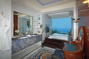 Royal Suite, 1 King Bed | Bathroom | Designer toiletries, hair dryer, bathrobes, slippers