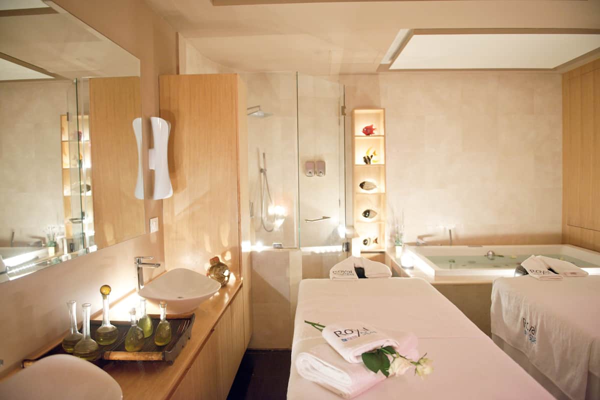 couples treatment room(s), sauna, hot tub, turkish bath/hammam