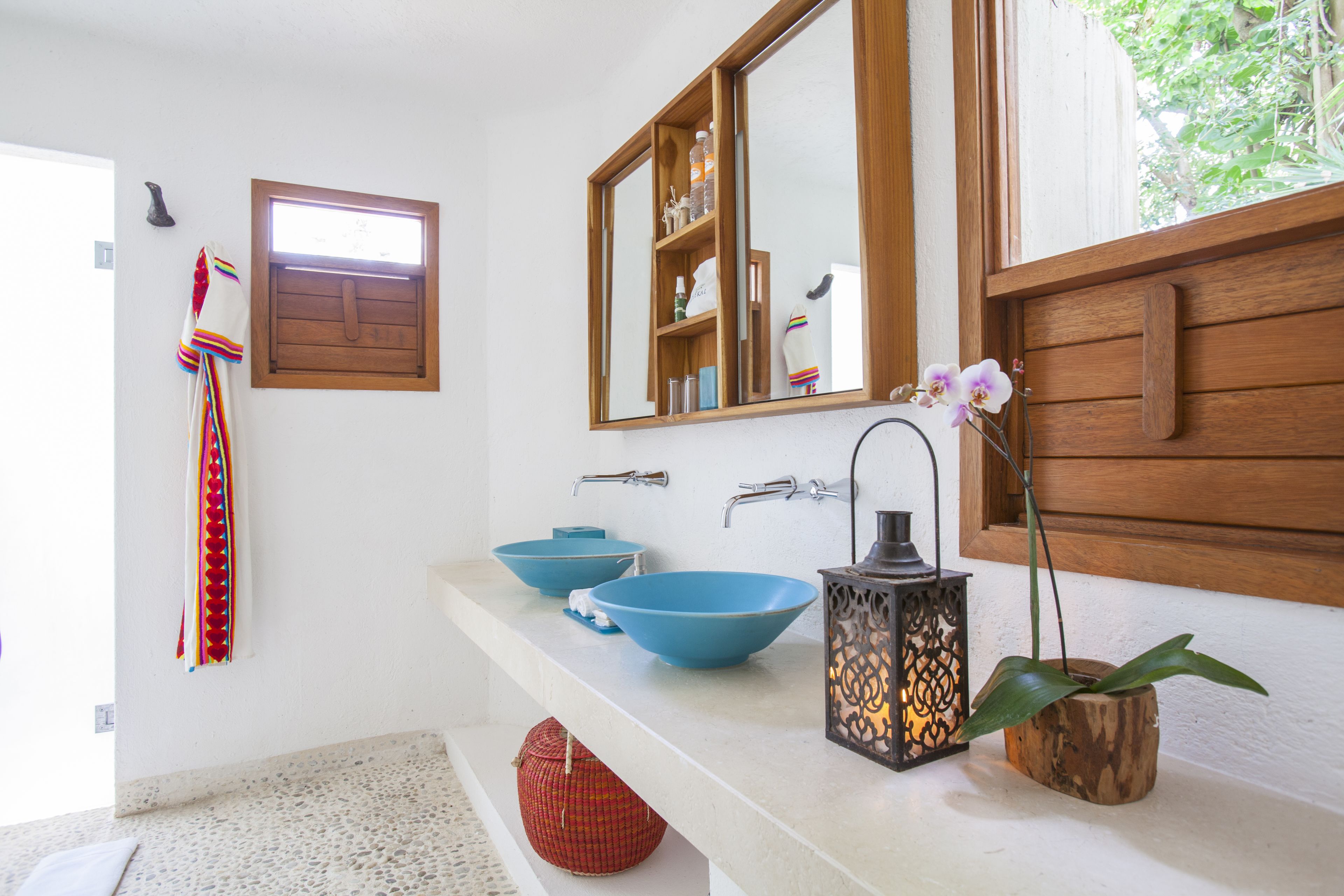 treehouse palapa | bathroom | shower, rainfall showerhead, hair dryer, towels