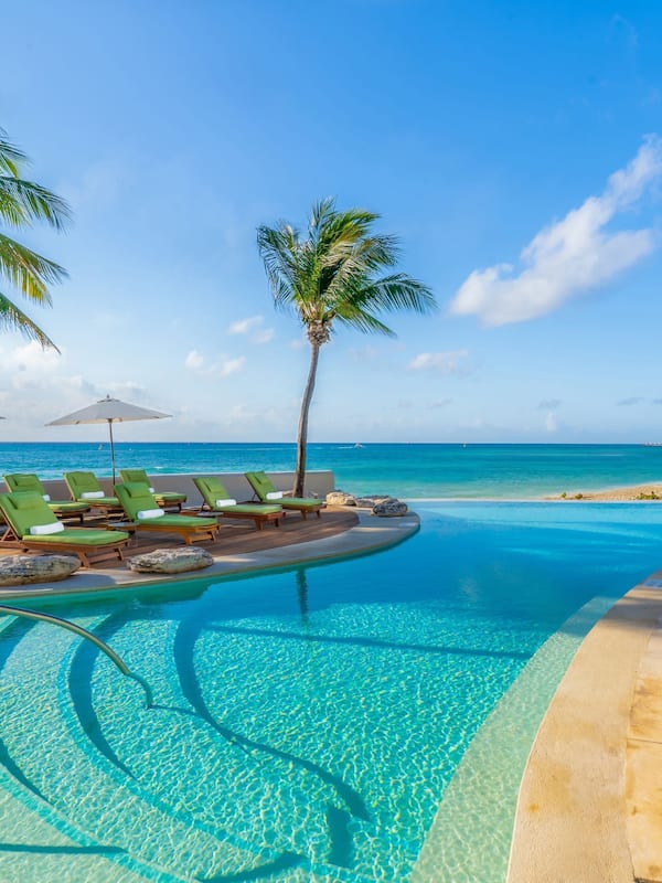 5 outdoor pools, open 7:00 AM to 7:00 PM, cabanas (surcharge)
