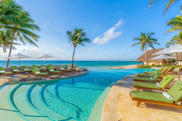 4 piscines extérieures, cabanons gratuits, parasols de plage