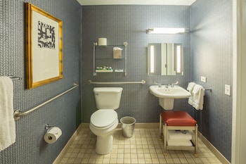Combined shower/tub, designer toiletries, hair dryer, bathrobes at Kinzie Hotel