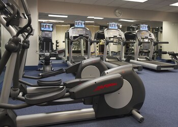 Fitness center at Kinzie Hotel