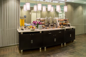 Breakfast area at Kinzie Hotel