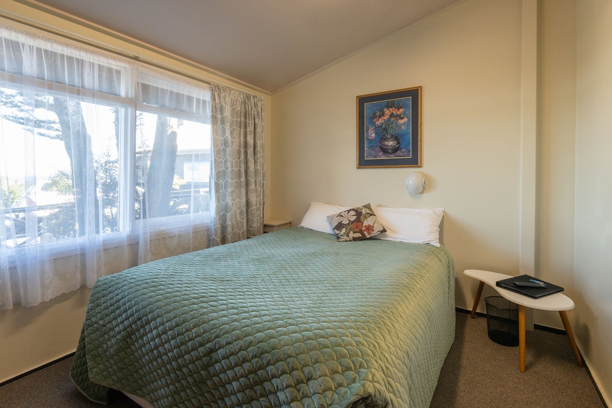 Doppia uso singolo (Backpacker Queen En-suite) | Con stile personalizzato, con arredamento individuale, Wi-Fi gratuito
