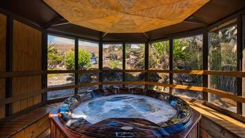 Indoor spa tub