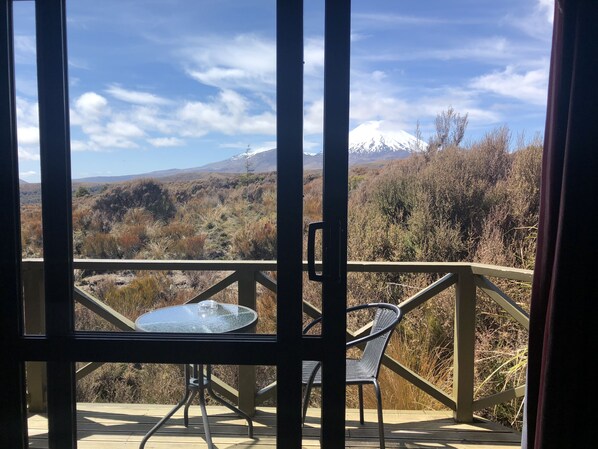 Ngauruhoe Room | Balcony view - Skotel Alpine Resort (Tongariro National Park)