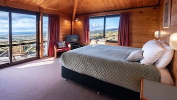 Superior Room, 1 King Bed, Mountain View