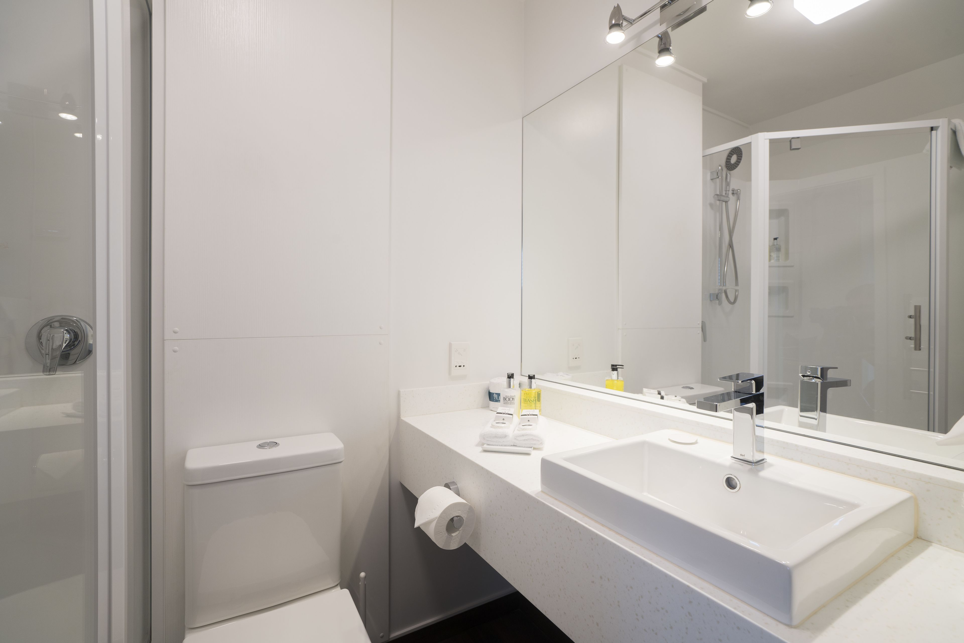 hotel king | bathroom | free toiletries, hair dryer, towels