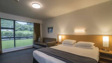 Doppelzimmer | Minibar, Schreibtisch, Bügeleisen/Bügelbrett, Babybetten