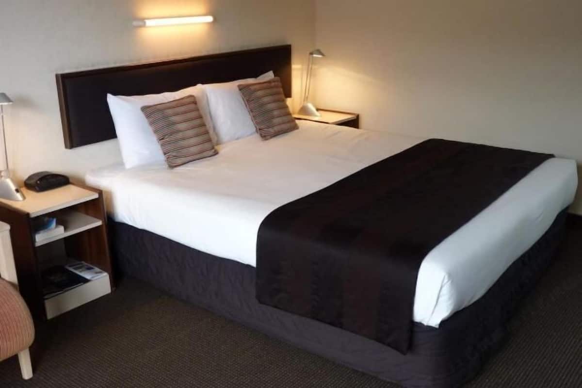 Minibar, desk, iron/ironing board, cots/infant beds
