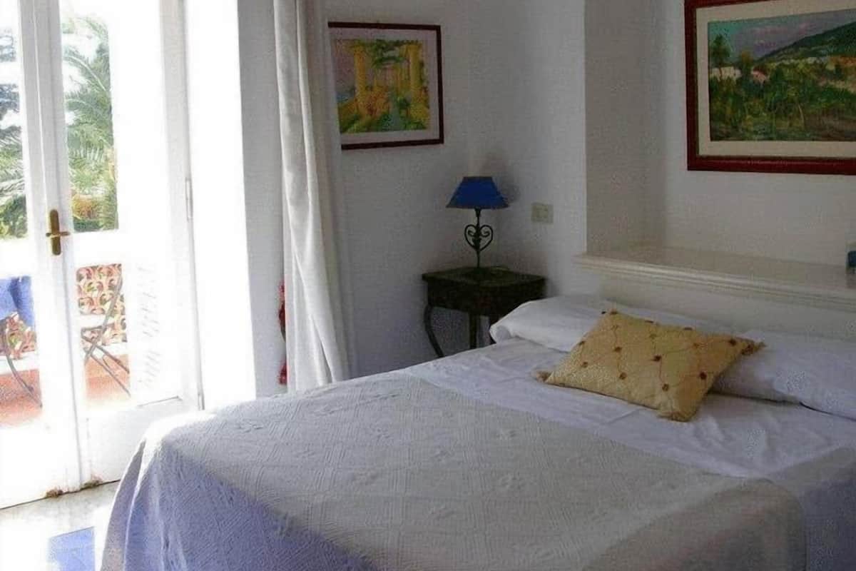 Down comforters, minibar, in-room safe, cribs (surcharge)