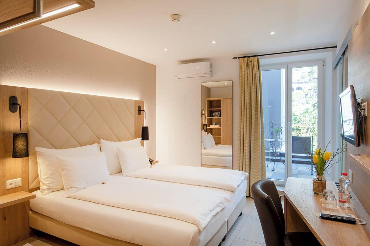 economy double room | in-room safe, desk, soundproofing, free wifi