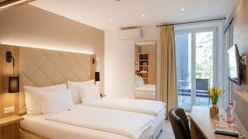 Economy Double Room | In-room safe, desk, soundproofing, free WiFi