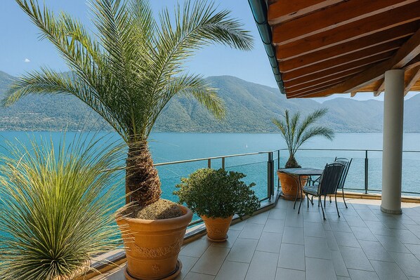 Habitació doble, vistes al llac, edifici annex | Caixa forta a l'habitació, escriptori i habitacions insonoritzades 