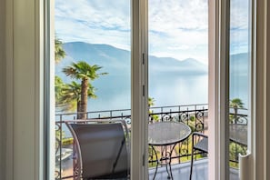 Double Room, Lake View | In-room safe, desk, soundproofing, free WiFi