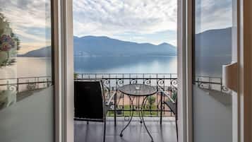 Doppelzimmer, Seeblick | Zimmersafe, Schreibtisch, schallisolierte Zimmer, kostenloses WLAN