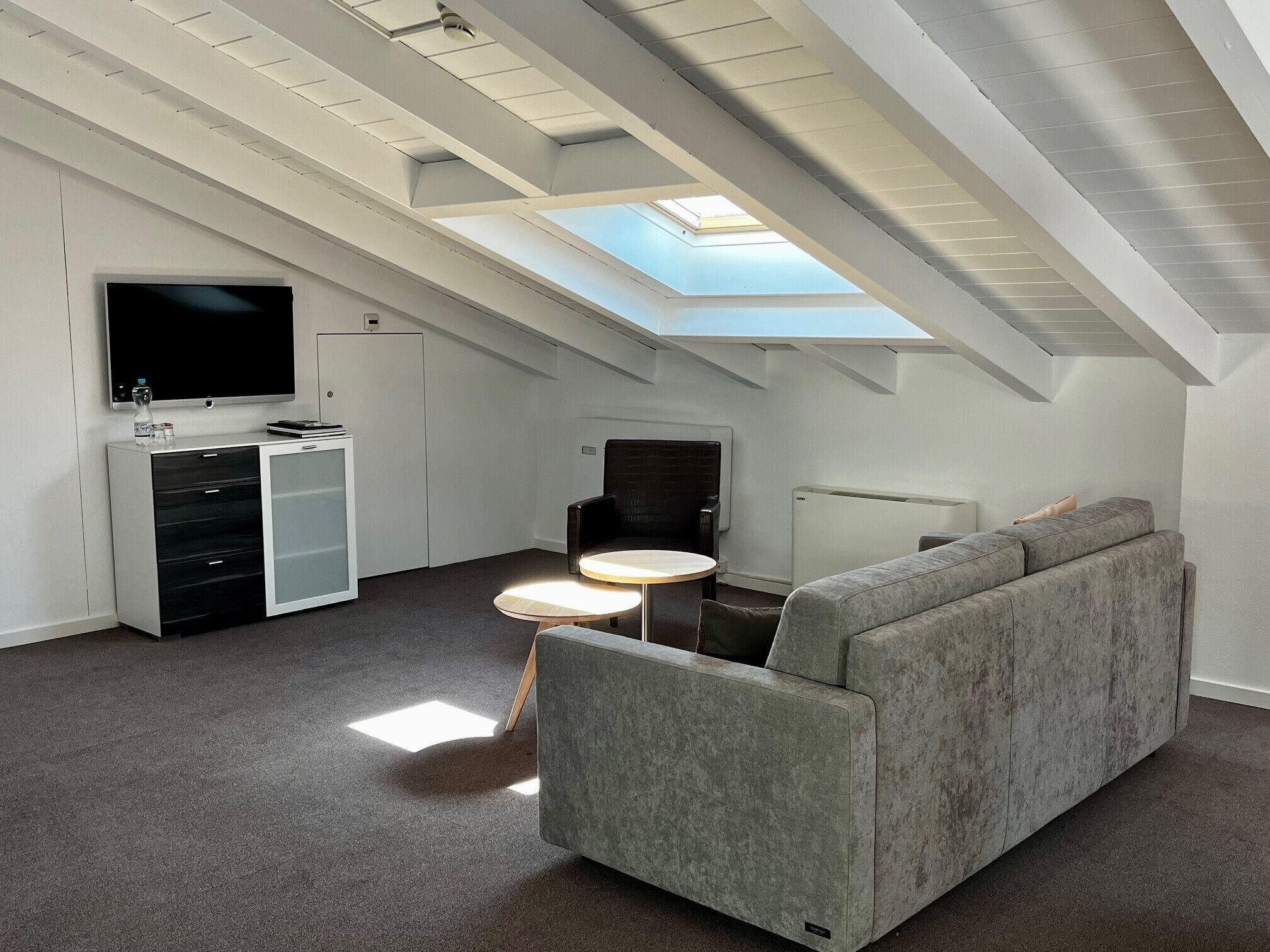 family room | living area | flat-screen tv