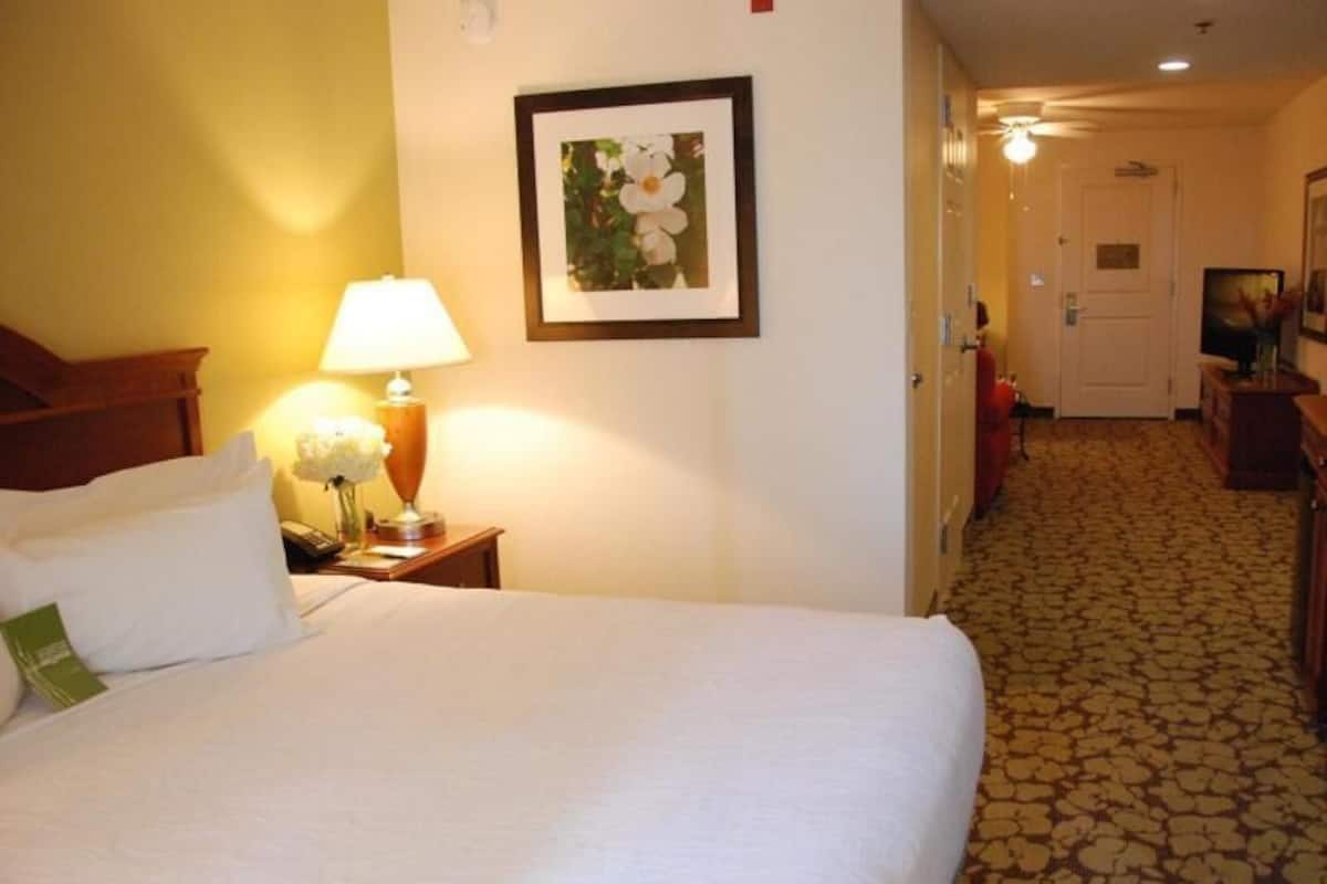 Premium bedding, pillowtop beds, in-room safe, desk