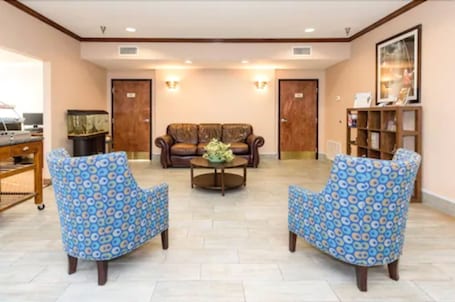 Lobby. Stay Inn & Suites Montgomery