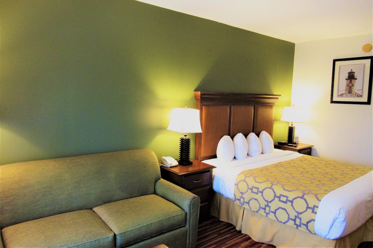1 bedroom, premium bedding, down duvets, in-room safe