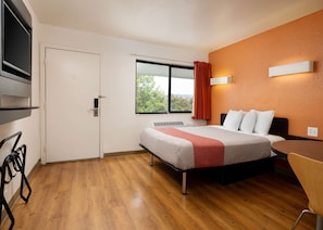 Standard Room, 1 Queen Bed, Non Smoking | Free WiFi, bed sheets