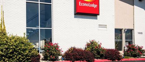 A building with a red sign reading "EconoLodge".