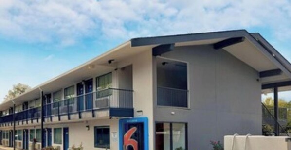 Rooftop terrace - Motel 6 Columbus, GA (Columbus)